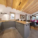 Stylish Alpine With Carport Chalet Neukirchen am Großvenediger