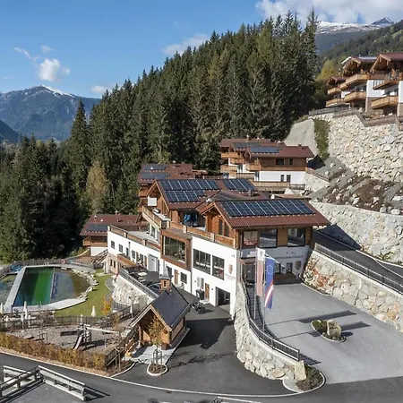 Chalet Stylish Alpine With Carport *