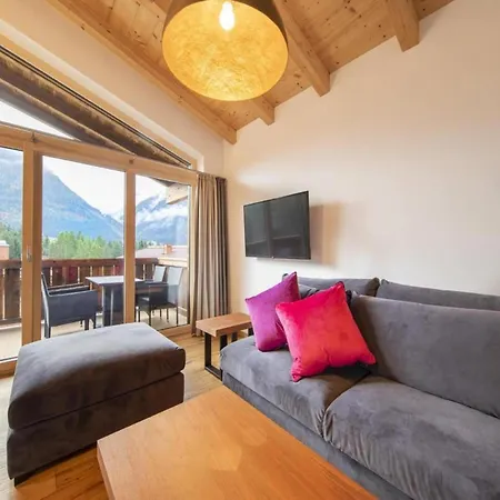 Stylish Alpine With Carport